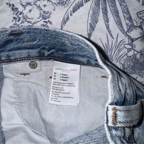 AE Mom Jean Size 4 - Picture 3 of 5